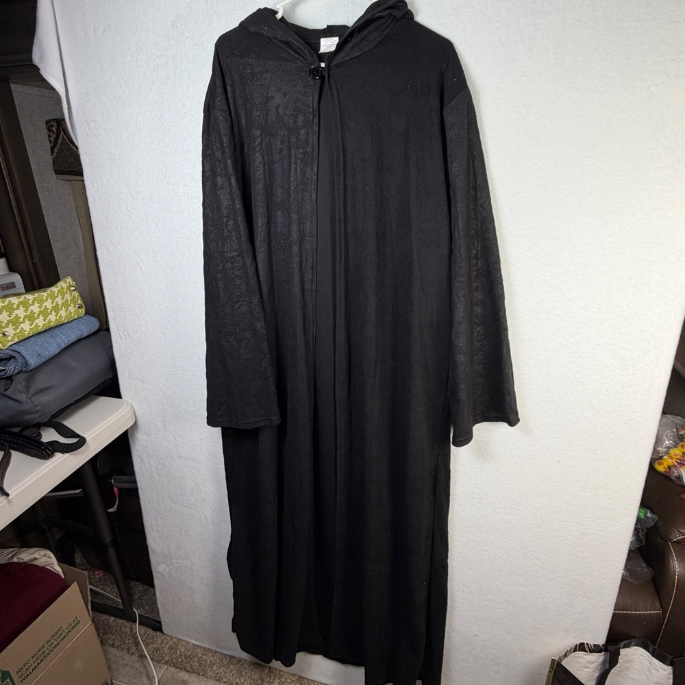 Spirit Halloween Black Hooded Cloak Adult OSFM Gothic Warlock Reaper Costume - Picture 1 of 3